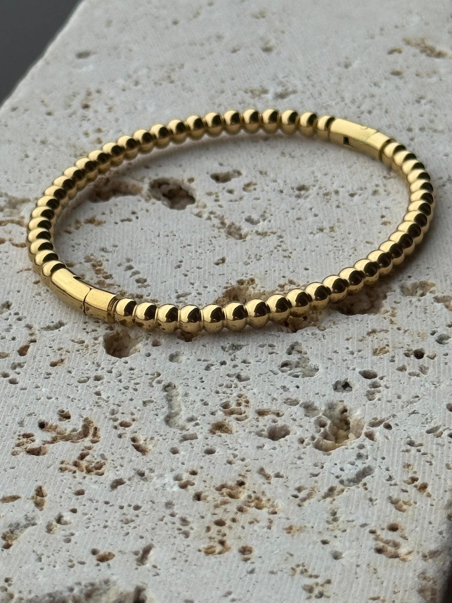 Bracciale Camelia  con apertura laterale - oro